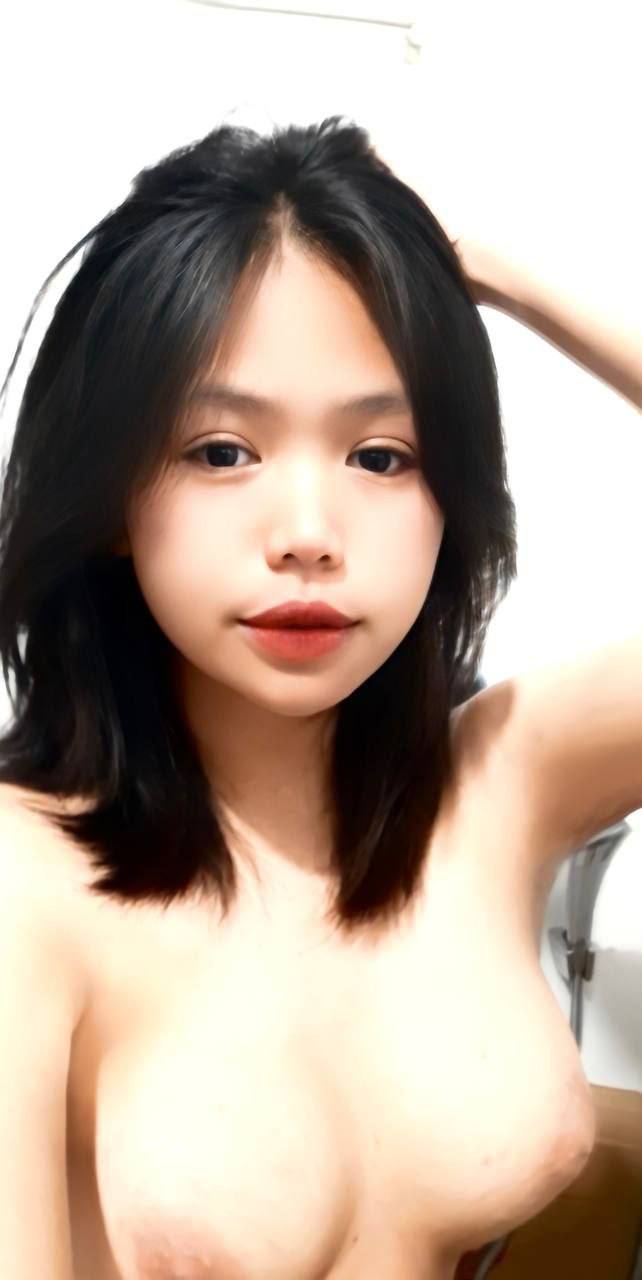 Cô gái: Cái của anh xấu quá, hehe, anh đã tắm chưa? Chẳng trách mà nó lại hôi thế. Cậu bé: Ngoan nào, nếu anh muốn, không, anh chưa giặt nó, anh biết là anh sai rồi.